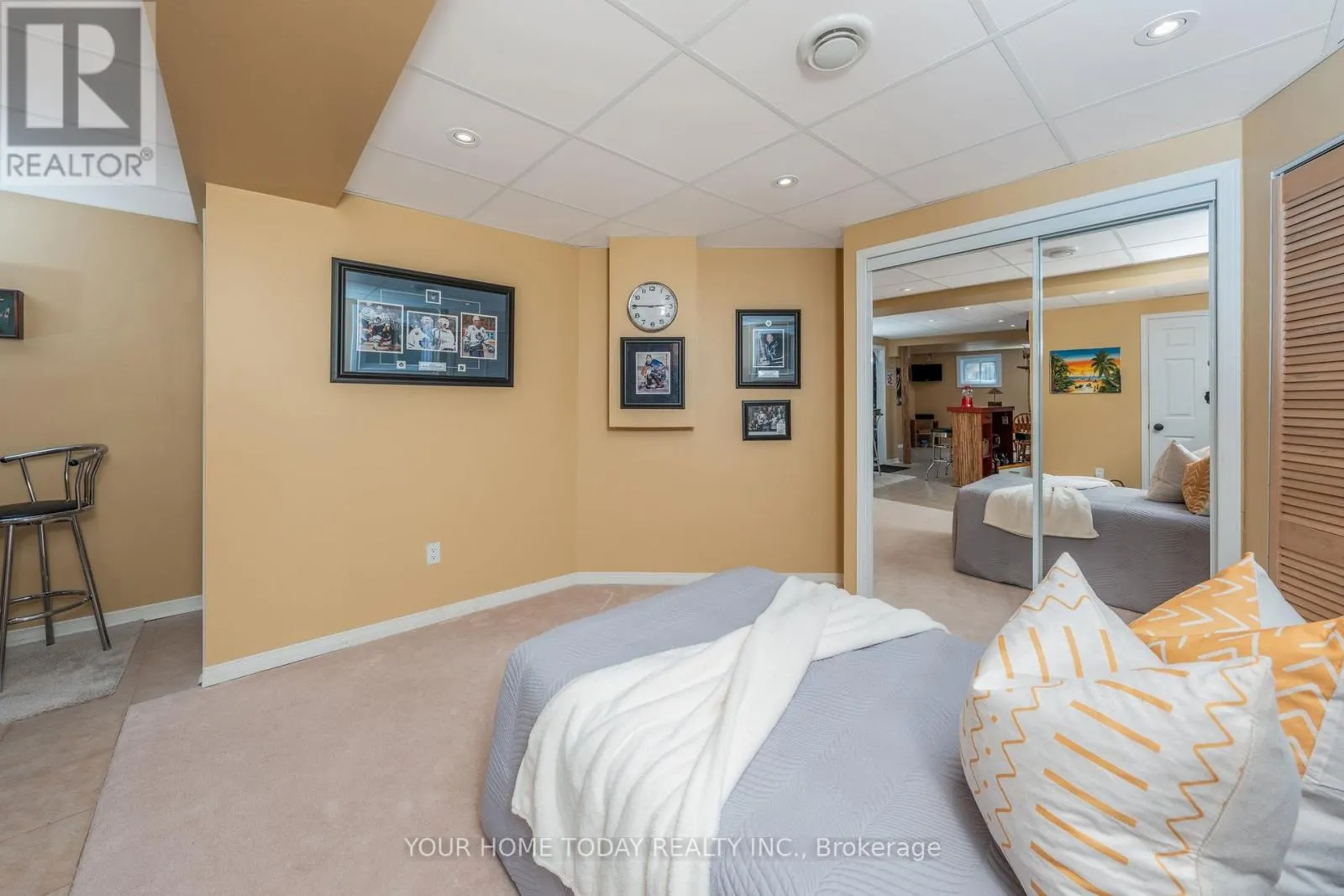 208 VAN SCOTT DRIVE