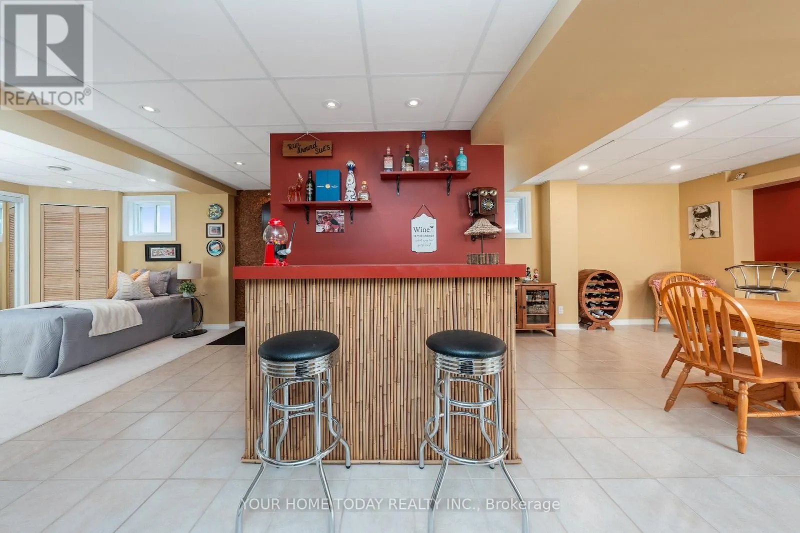 208 VAN SCOTT DRIVE