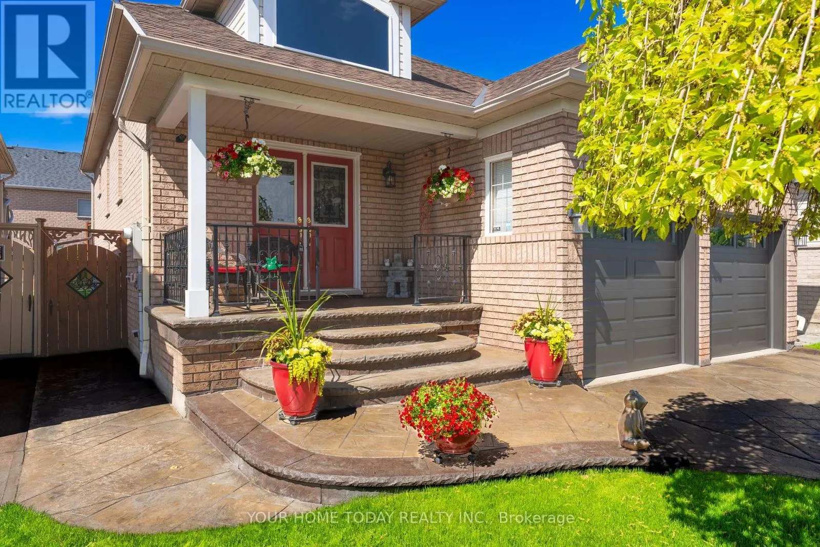 208 VAN SCOTT DRIVE