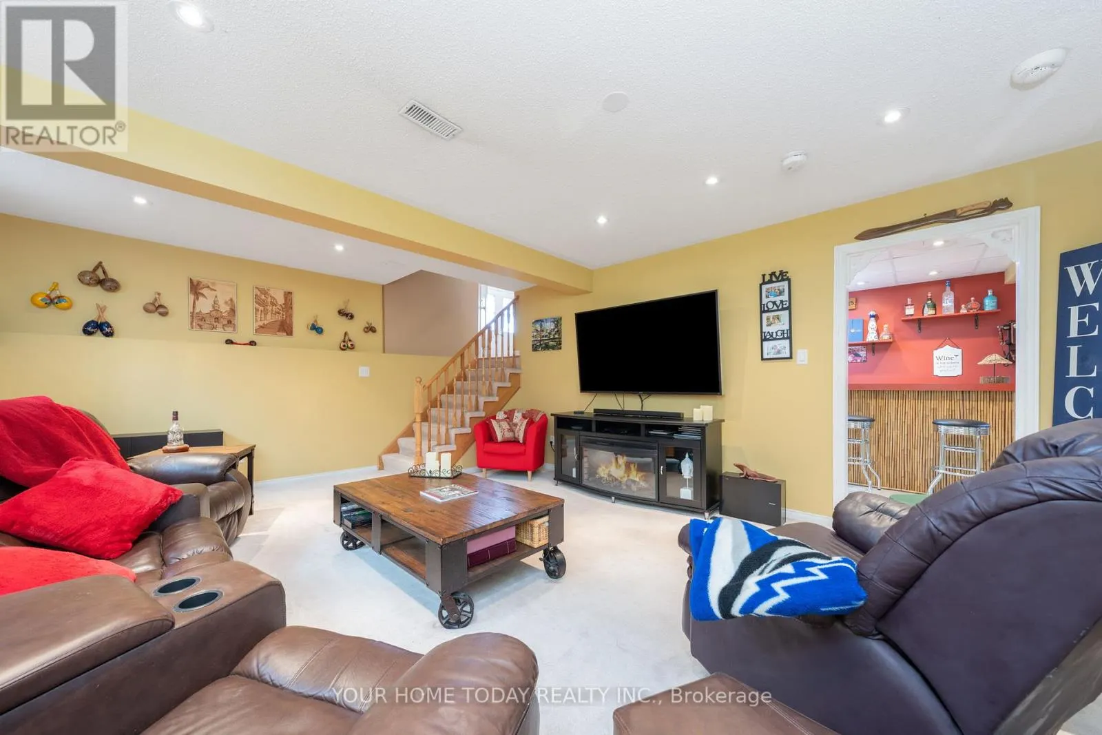208 VAN SCOTT DRIVE
