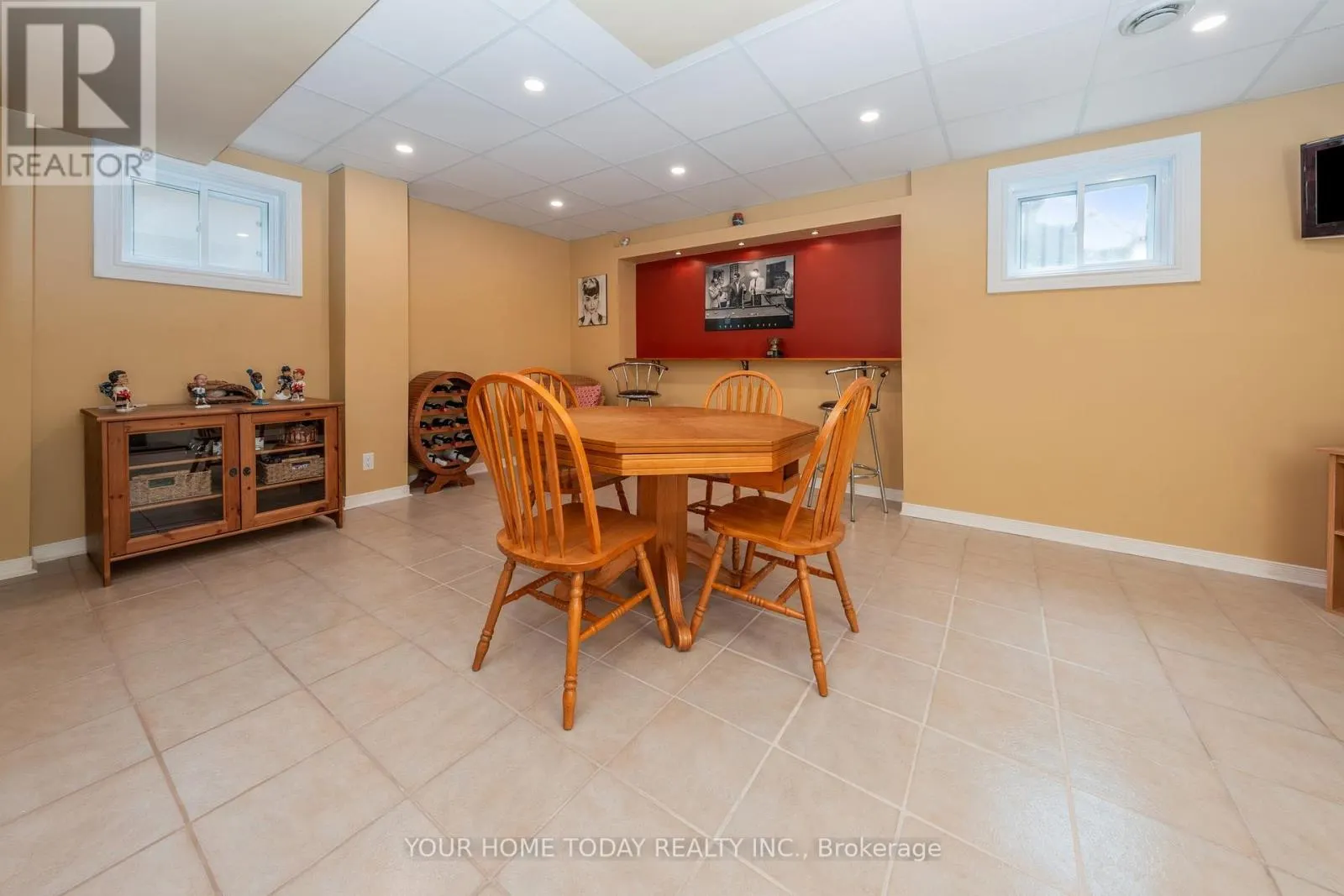 208 VAN SCOTT DRIVE