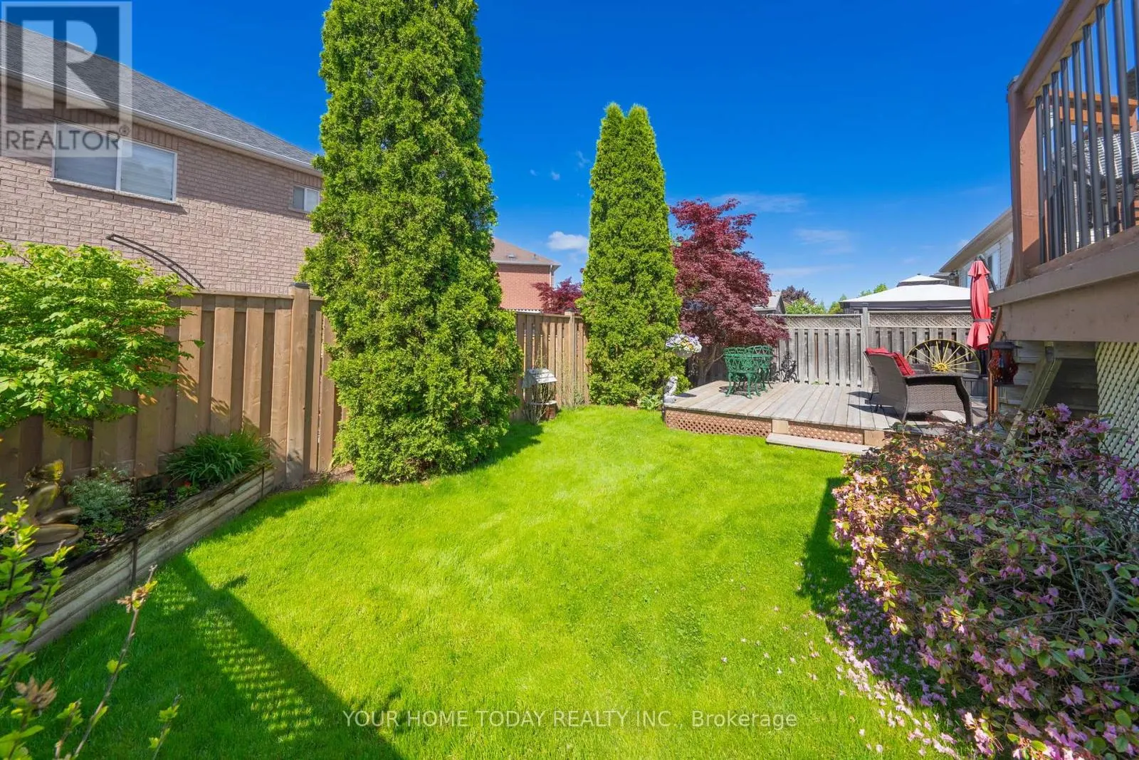 208 VAN SCOTT DRIVE