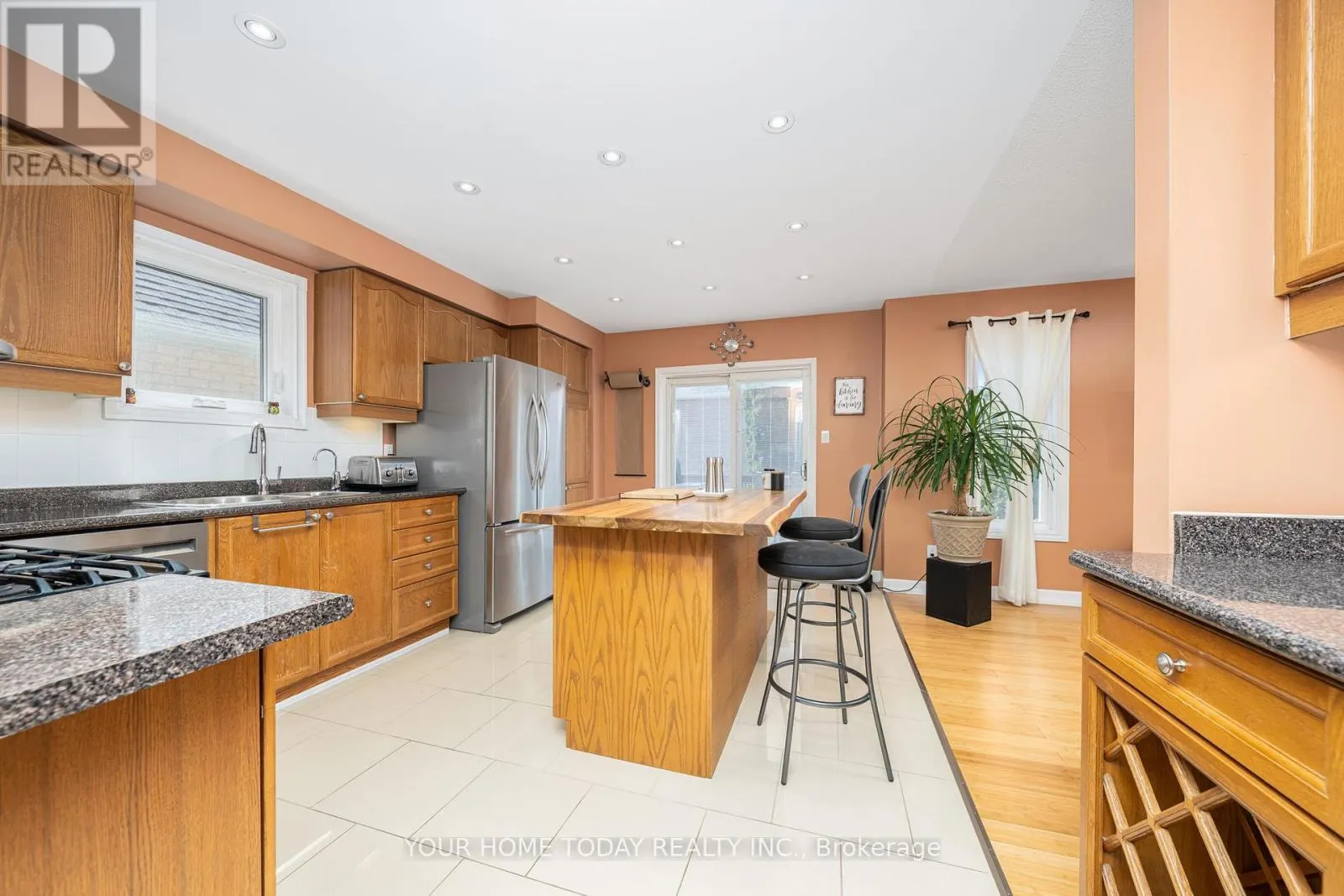 208 VAN SCOTT DRIVE
