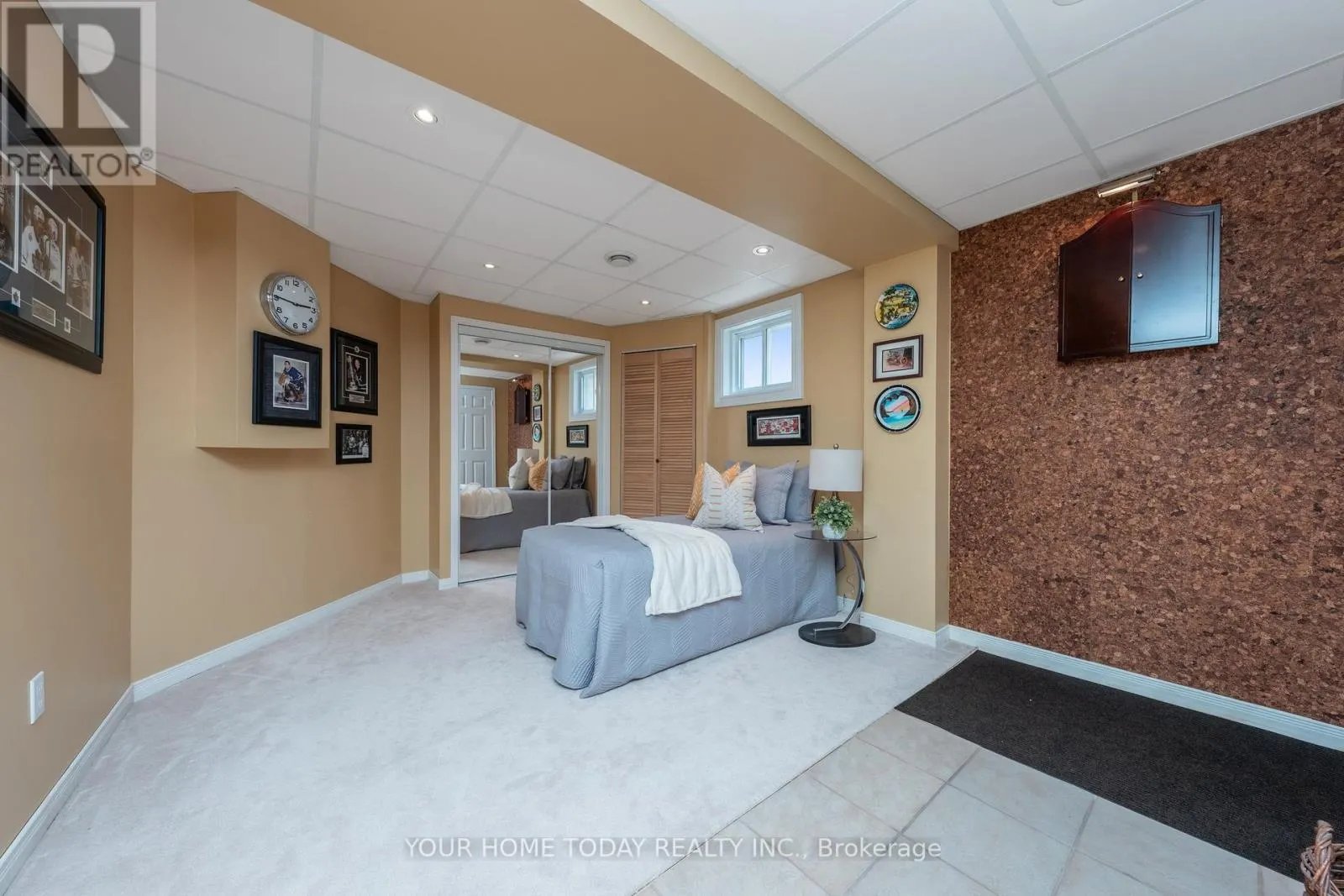 208 VAN SCOTT DRIVE