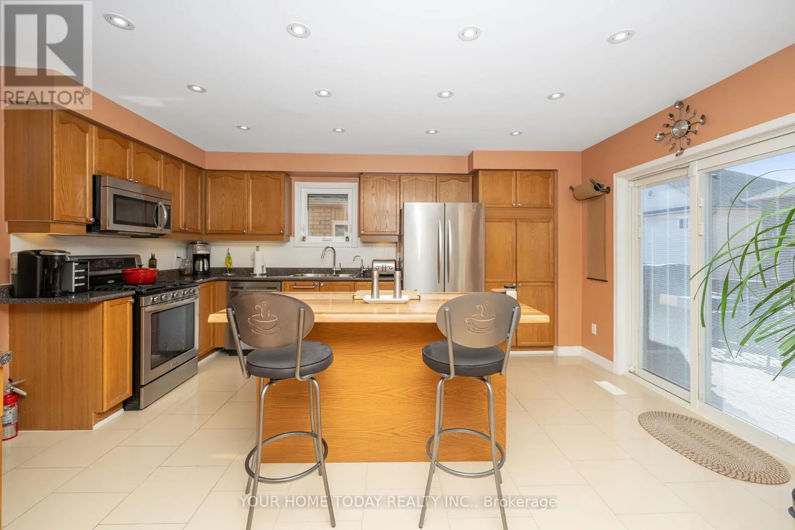 208 VAN SCOTT DRIVE