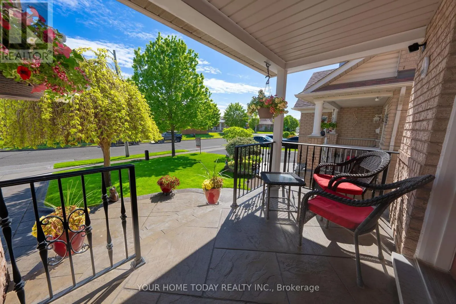 208 VAN SCOTT DRIVE