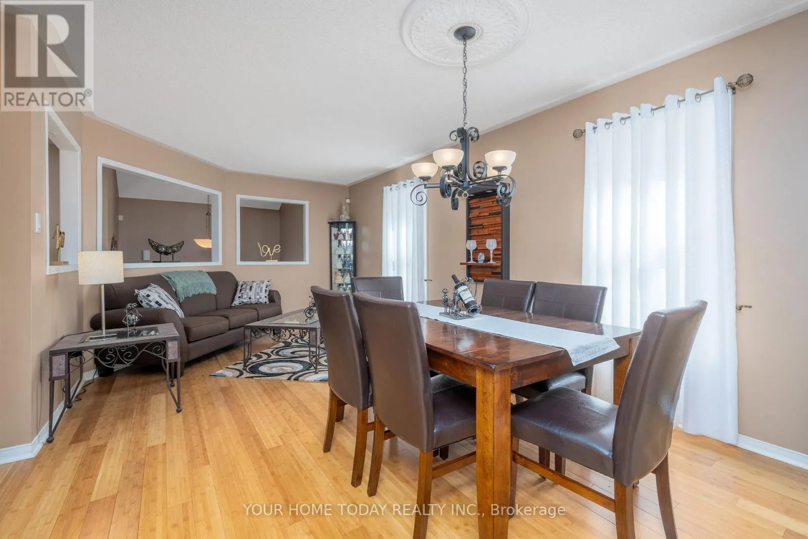 208 VAN SCOTT DRIVE