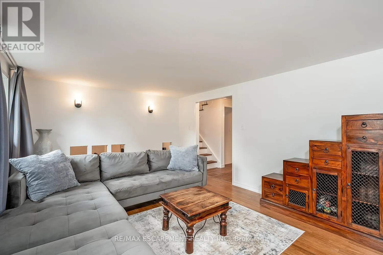 406 OAKWOOD DRIVE