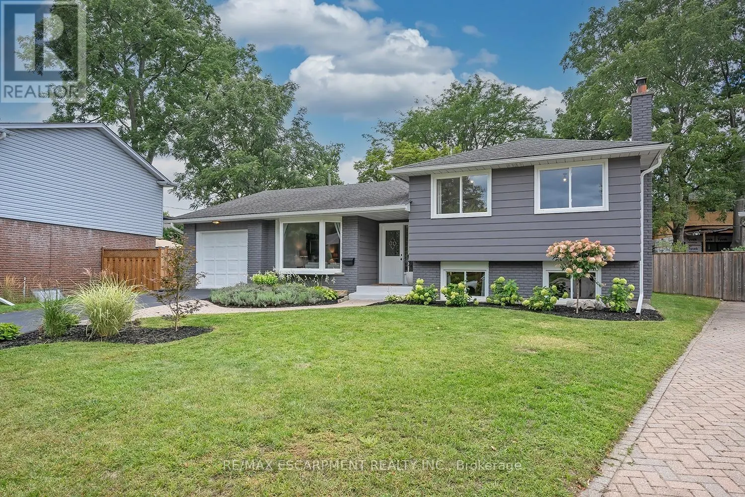 406 OAKWOOD DRIVE