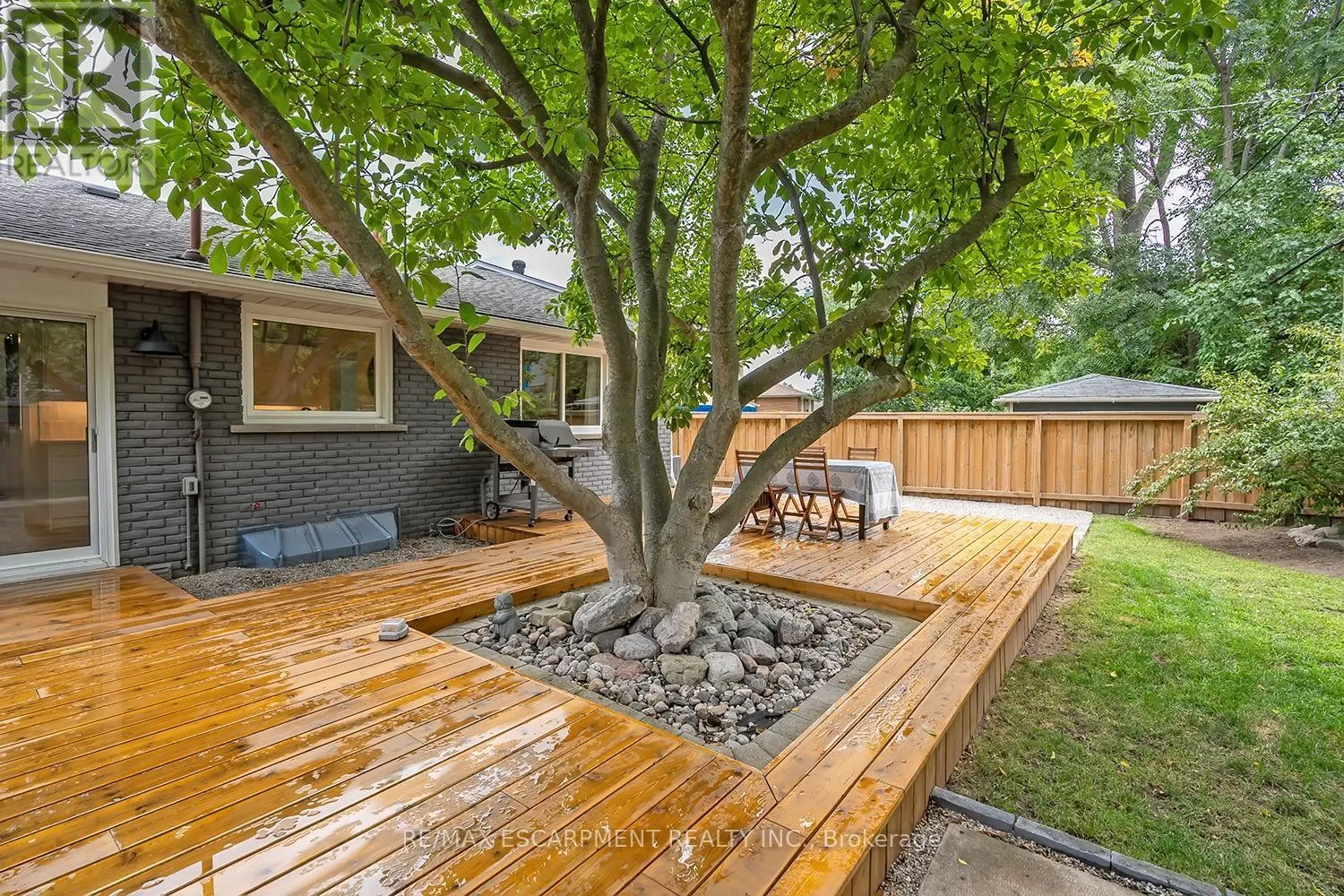406 OAKWOOD DRIVE