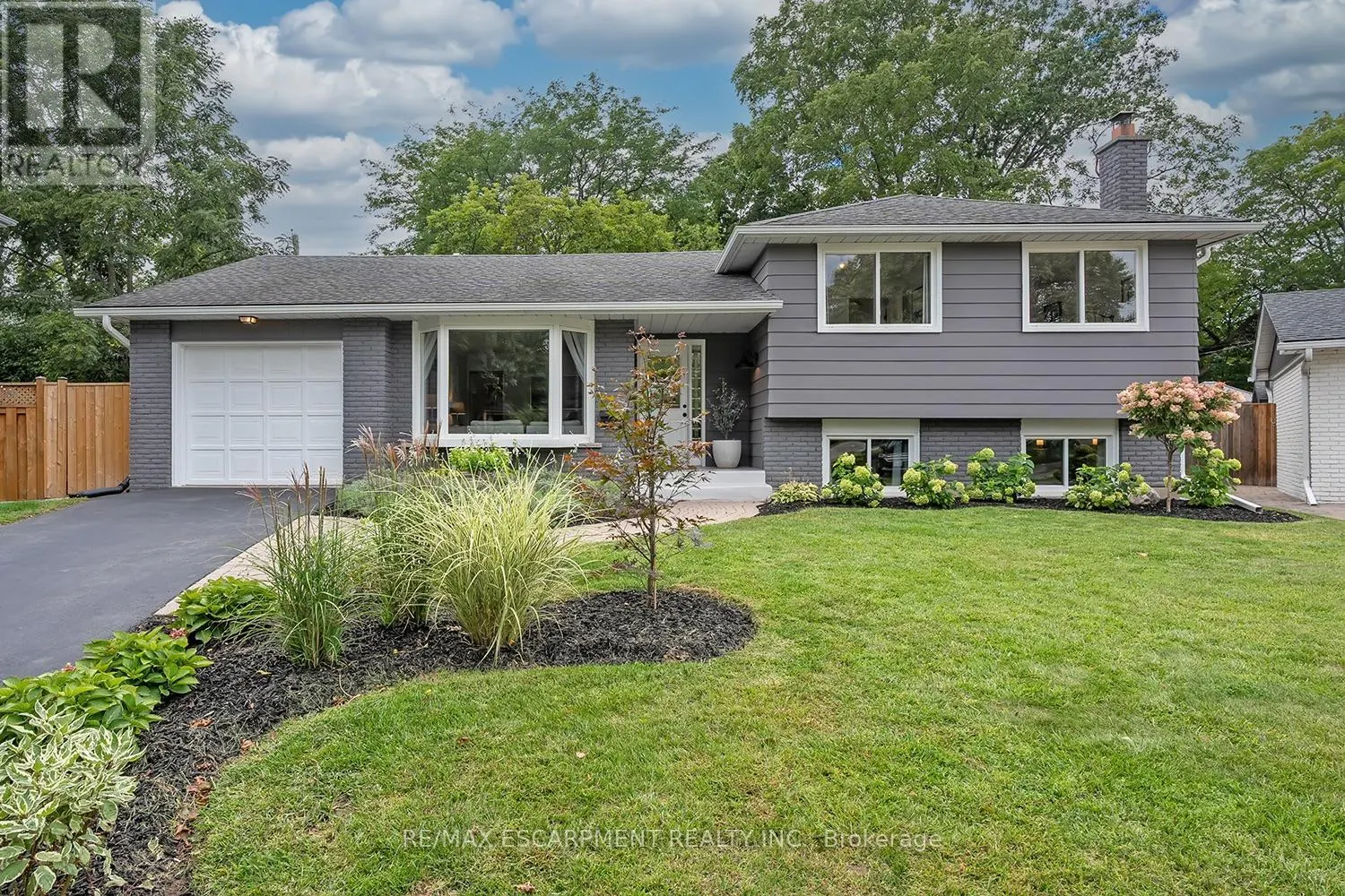 406 OAKWOOD DRIVE