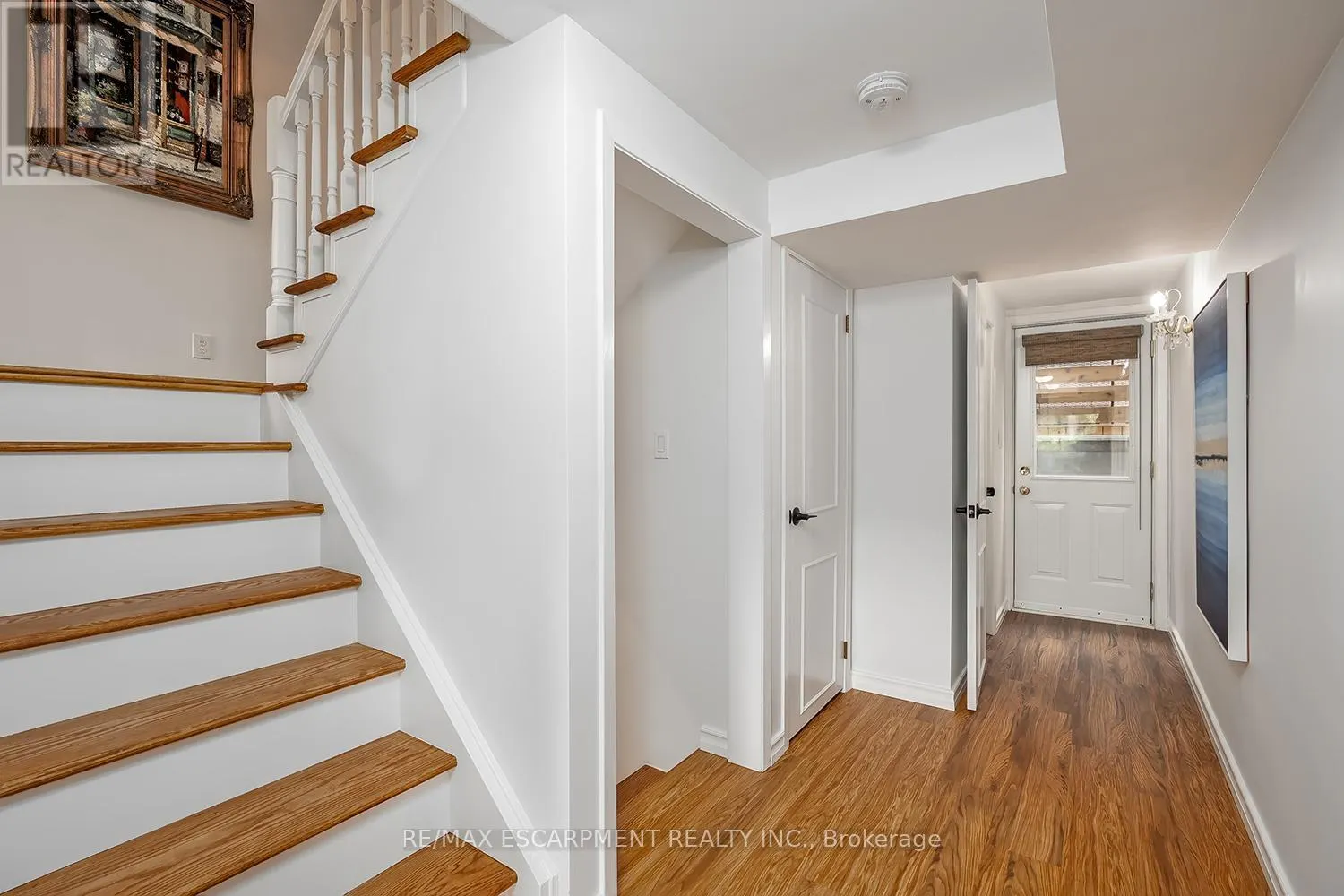 406 OAKWOOD DRIVE