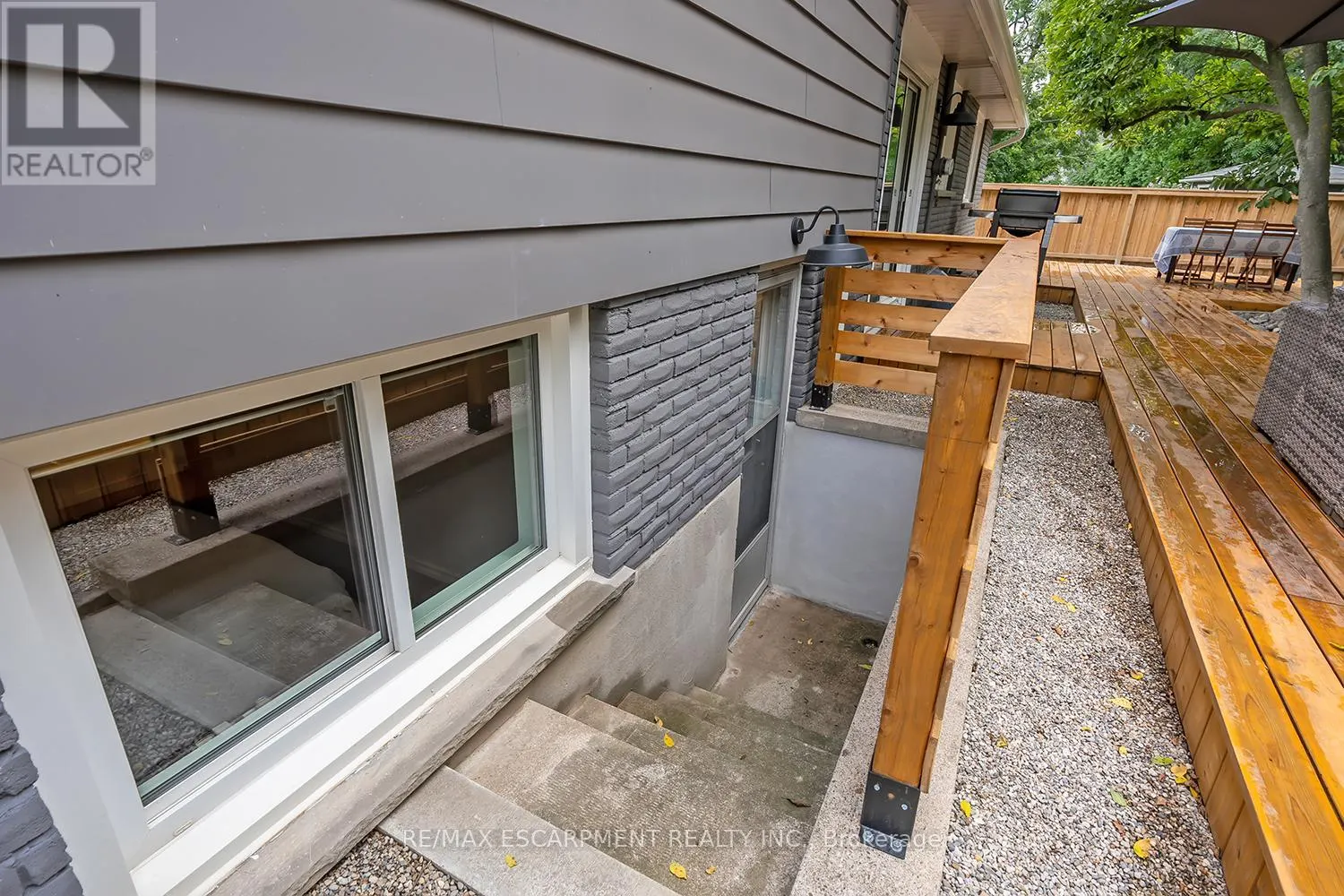 406 OAKWOOD DRIVE