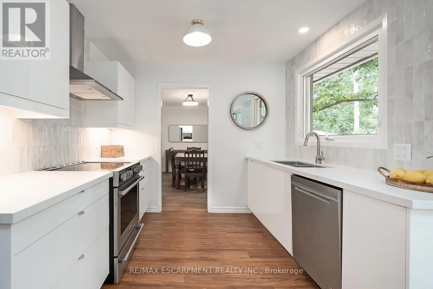 406 OAKWOOD DRIVE