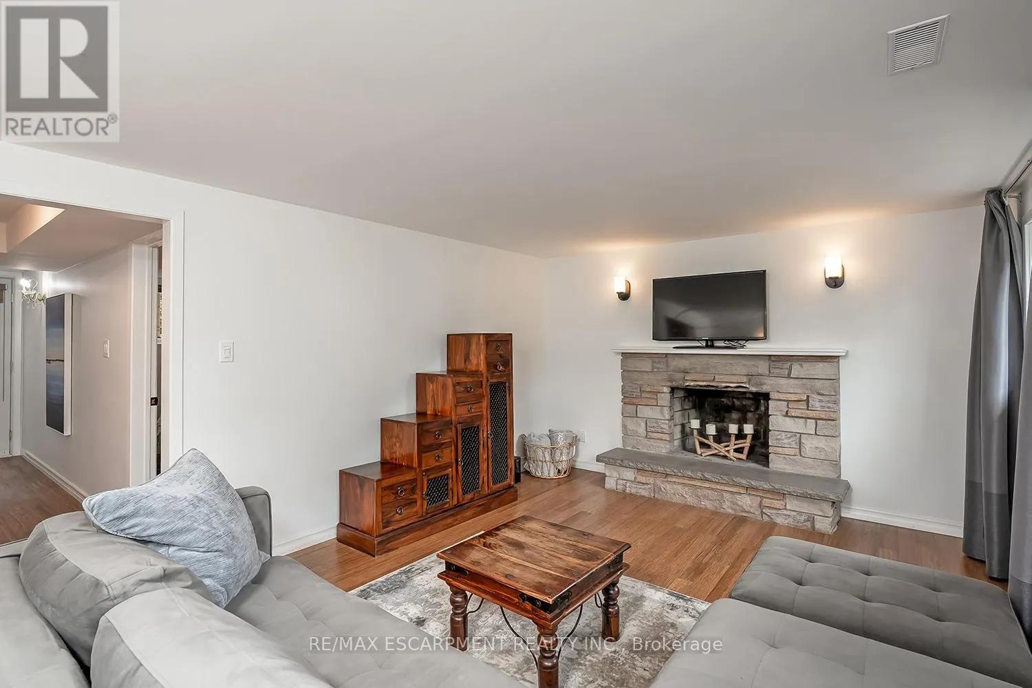 406 OAKWOOD DRIVE