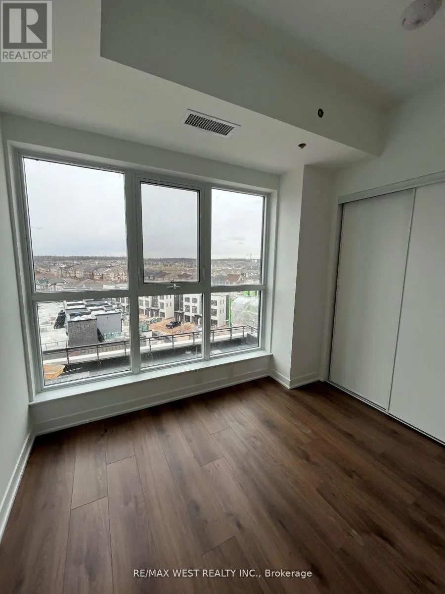 709 - 405 DUNDAS STREET W