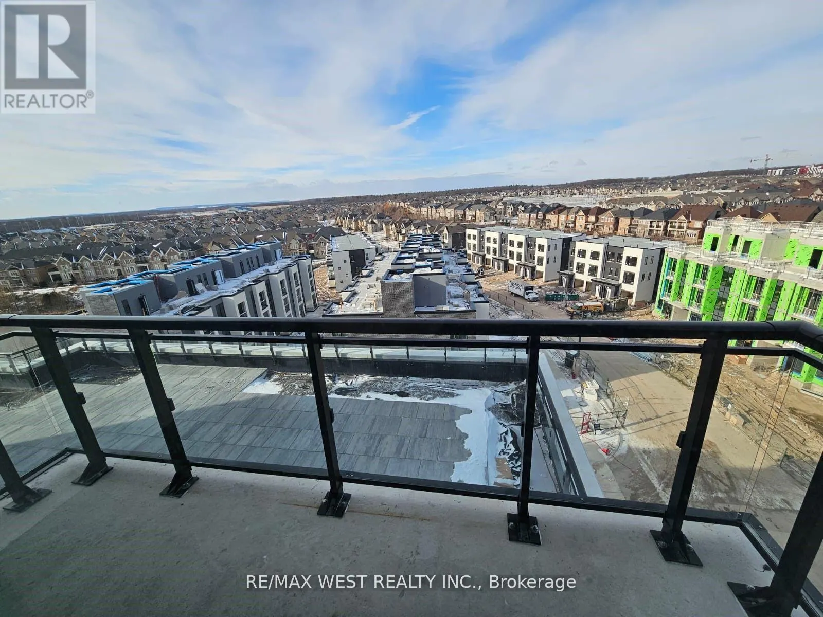709 - 405 DUNDAS STREET W