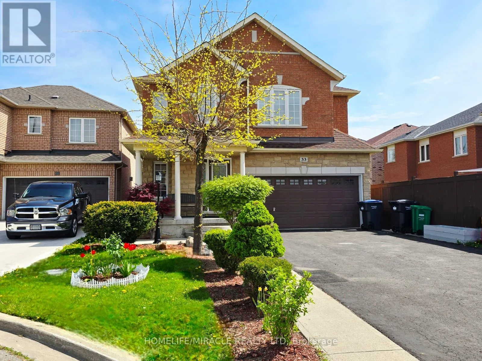 33 ATIRA AVENUE