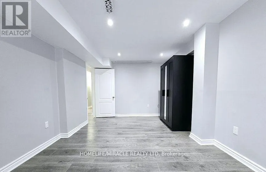 33 ATIRA AVENUE