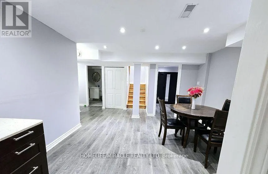 33 ATIRA AVENUE