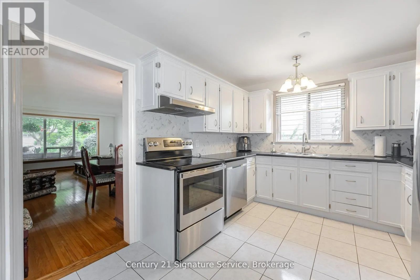 512 SELSEY DRIVE