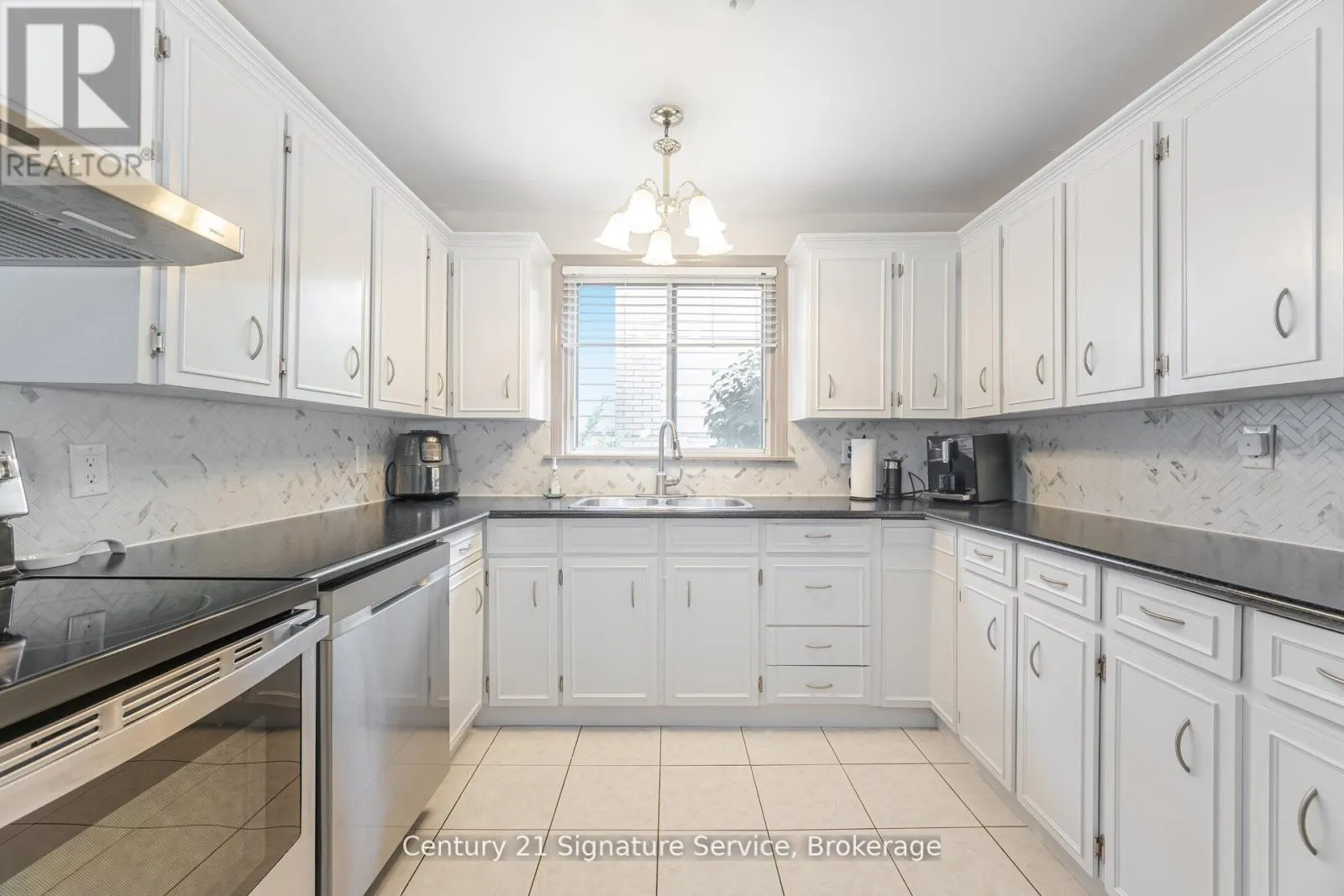 512 SELSEY DRIVE