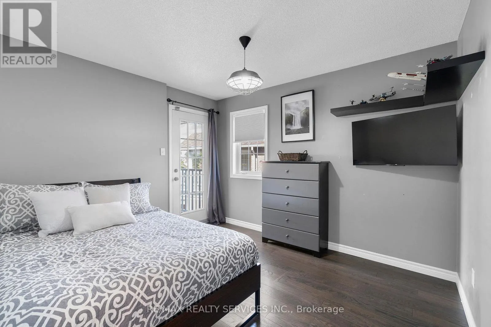 130 PORCHLIGHT ROAD