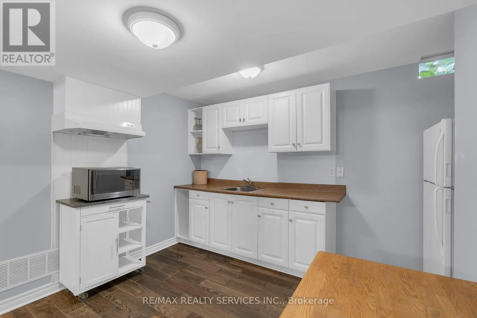 130 PORCHLIGHT ROAD