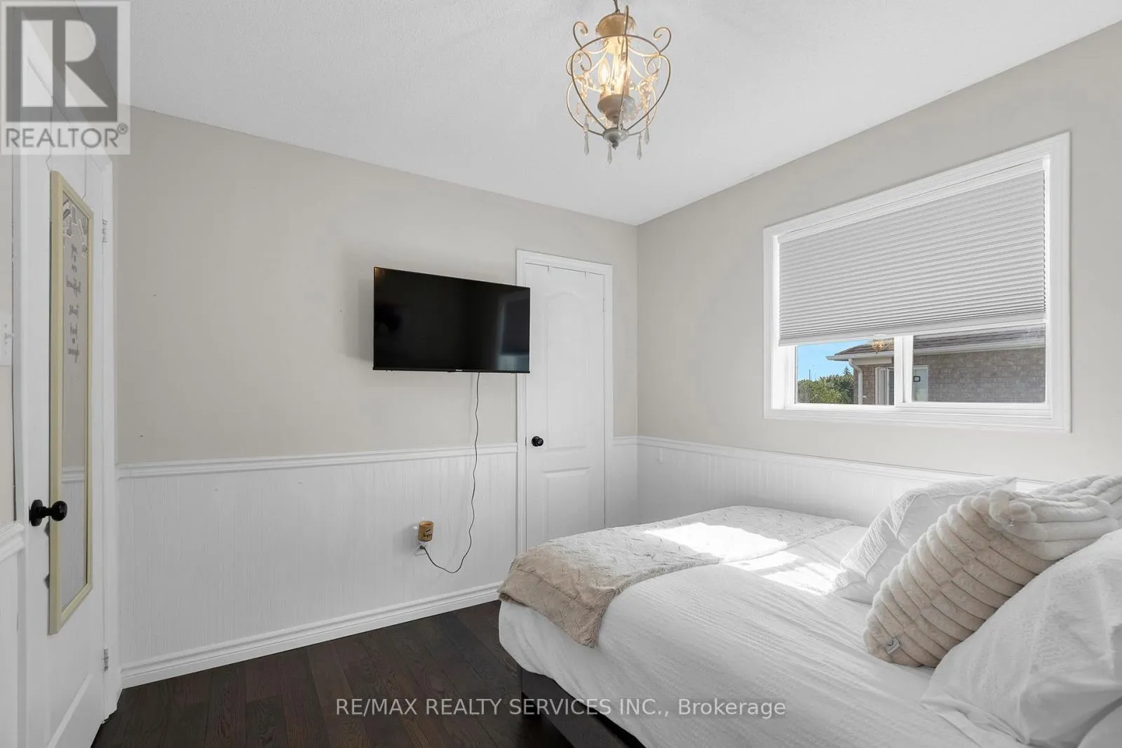 130 PORCHLIGHT ROAD