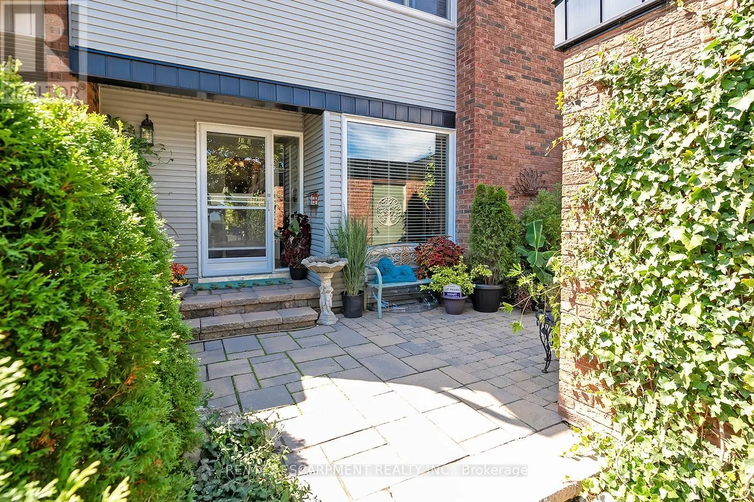 5 - 1580 KERN'S ROAD