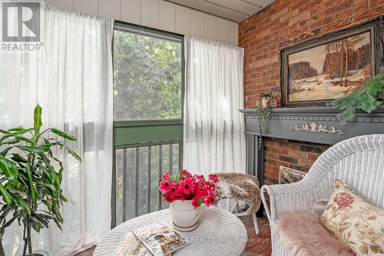 5 - 1580 KERN'S ROAD