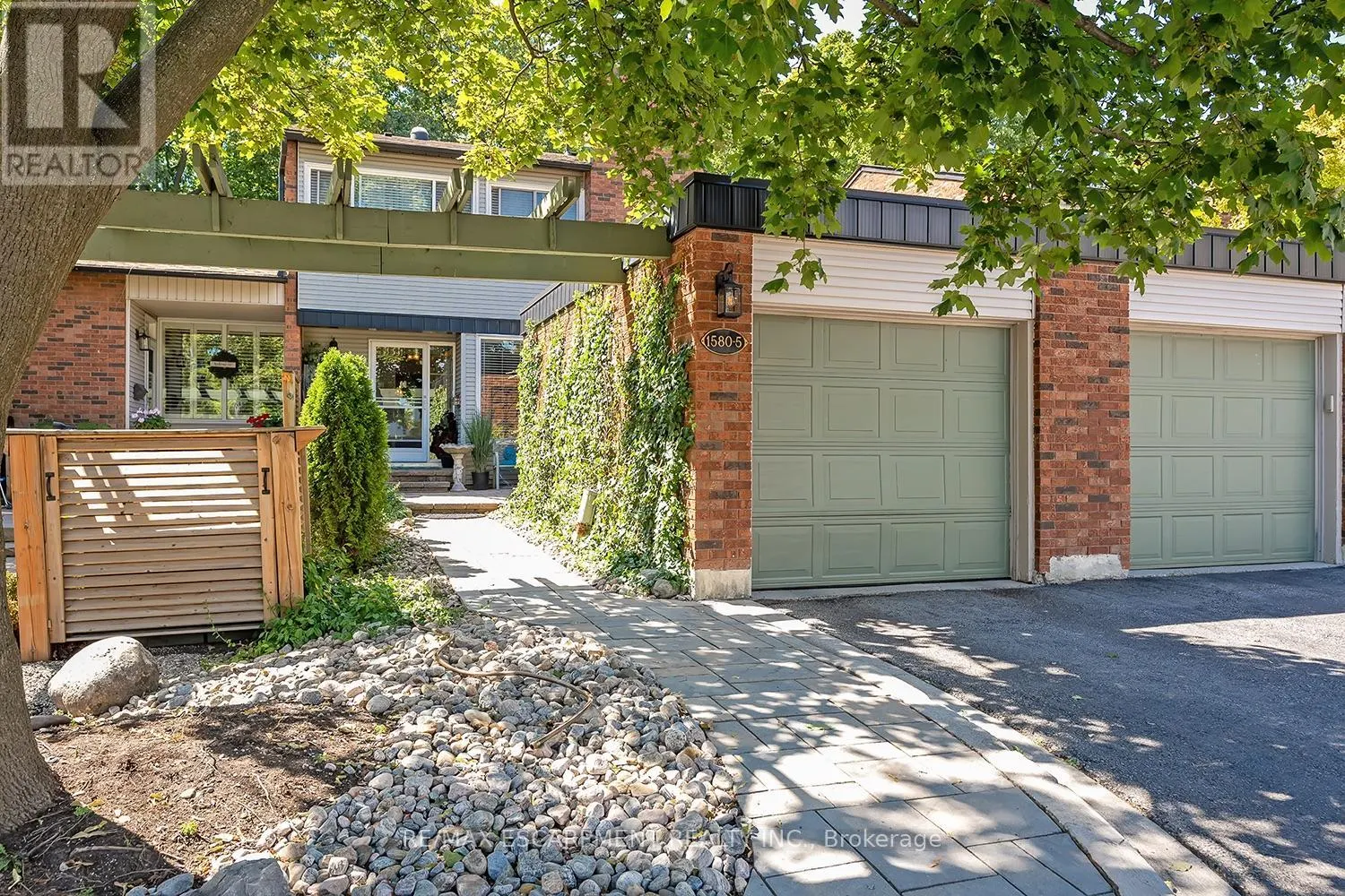 5 - 1580 KERN'S ROAD