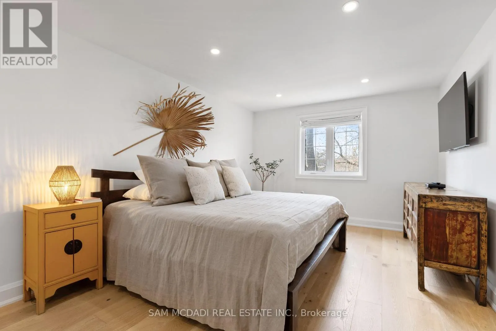 4 IROQUOIS AVENUE