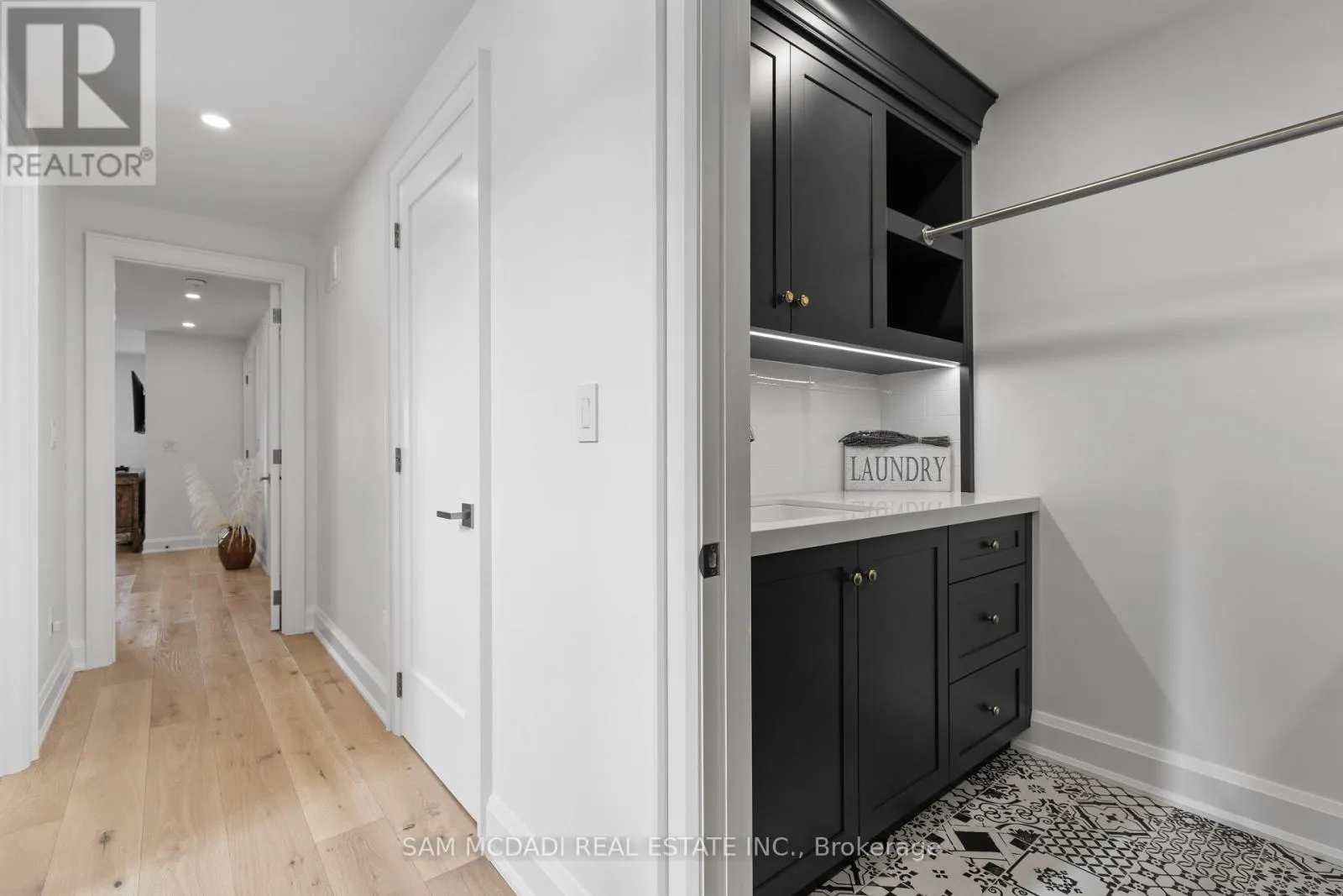 4 IROQUOIS AVENUE