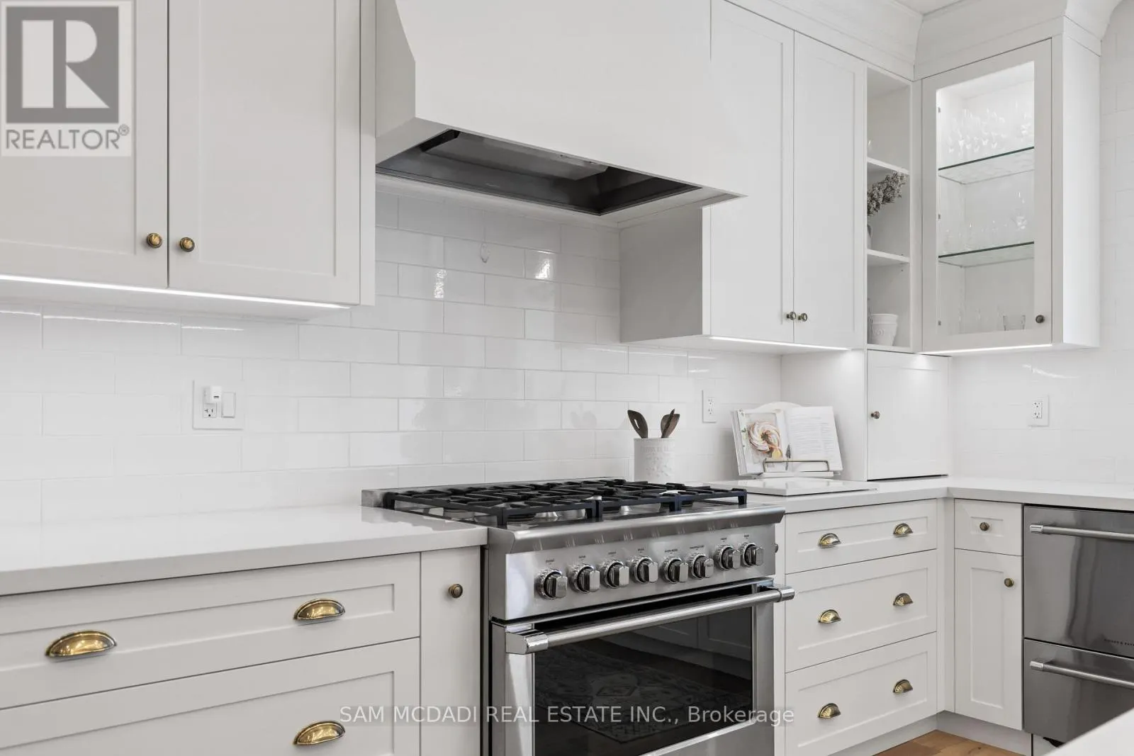 4 IROQUOIS AVENUE