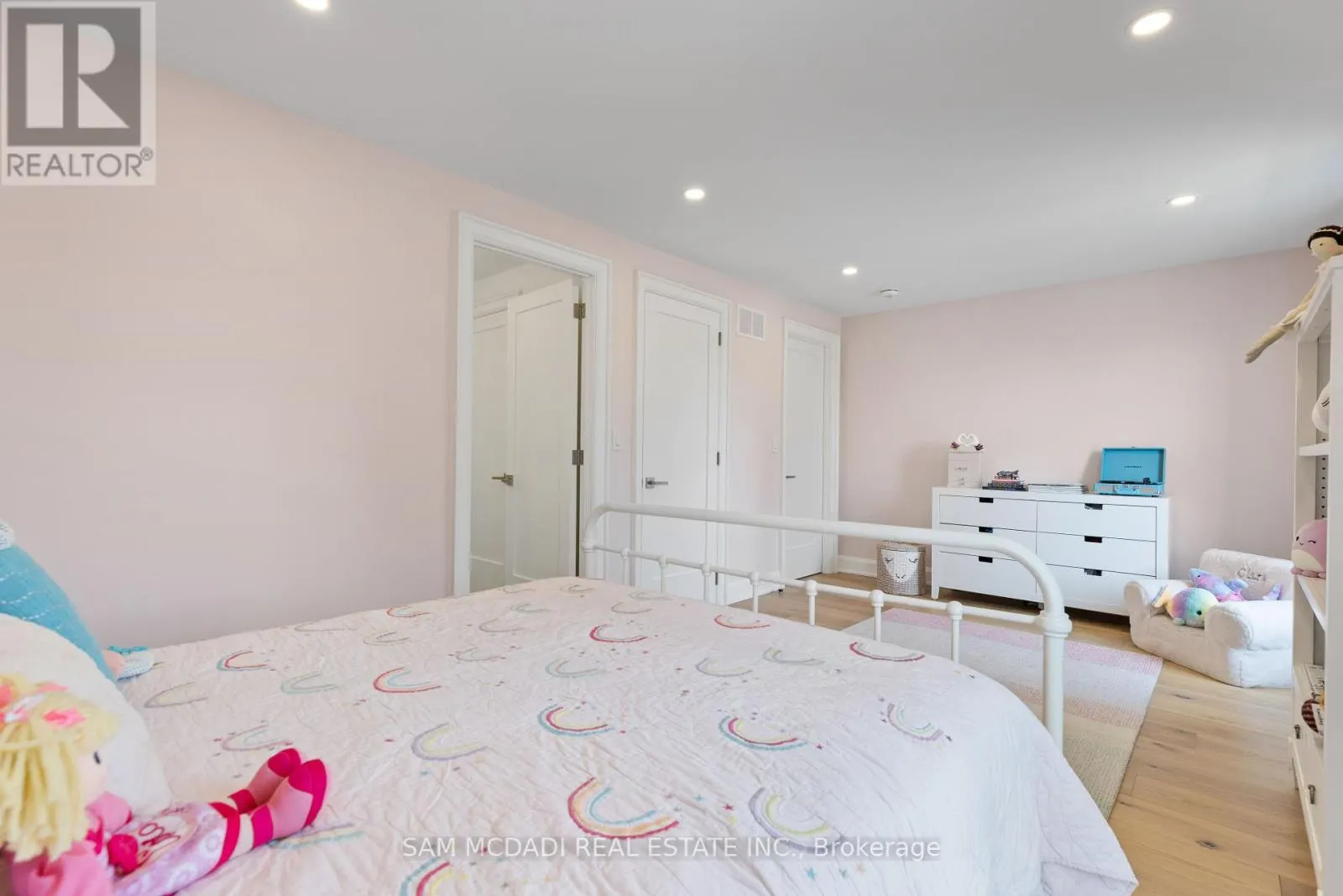 4 IROQUOIS AVENUE