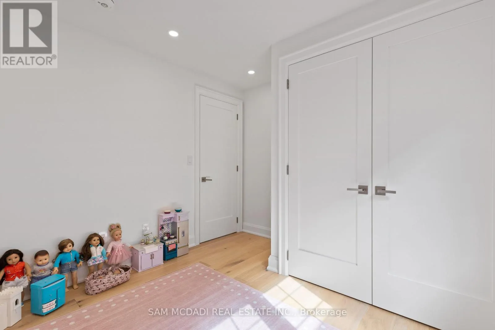 4 IROQUOIS AVENUE