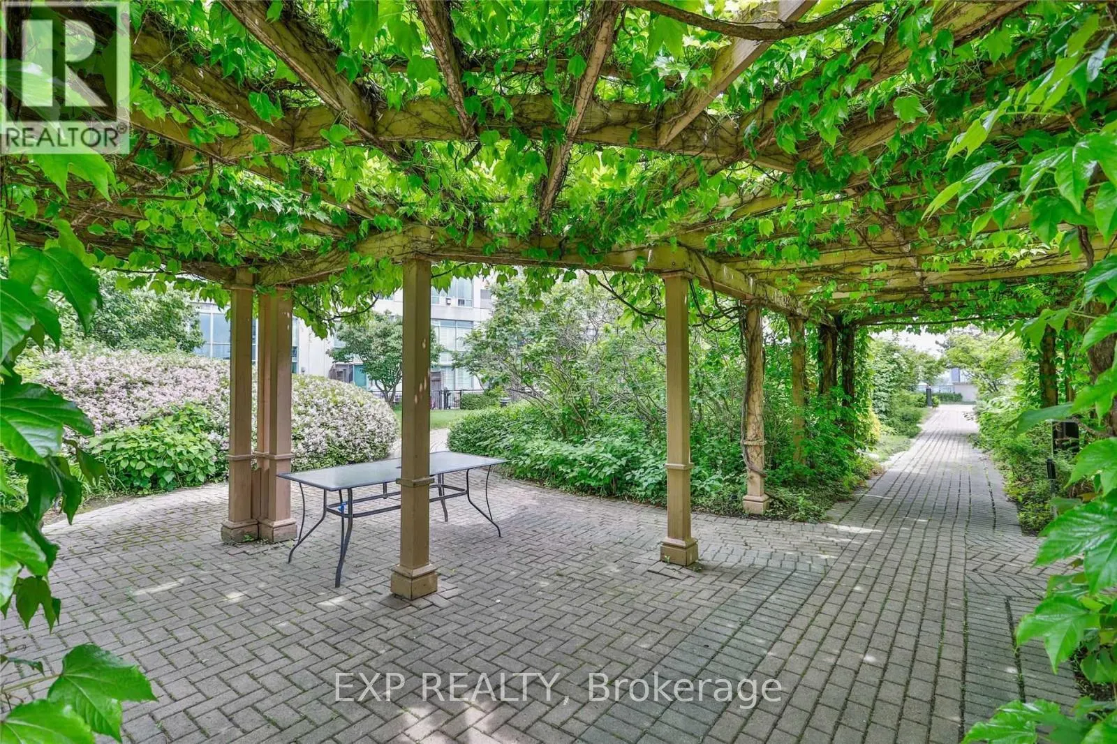 PH416 - 300 MANITOBA STREET
