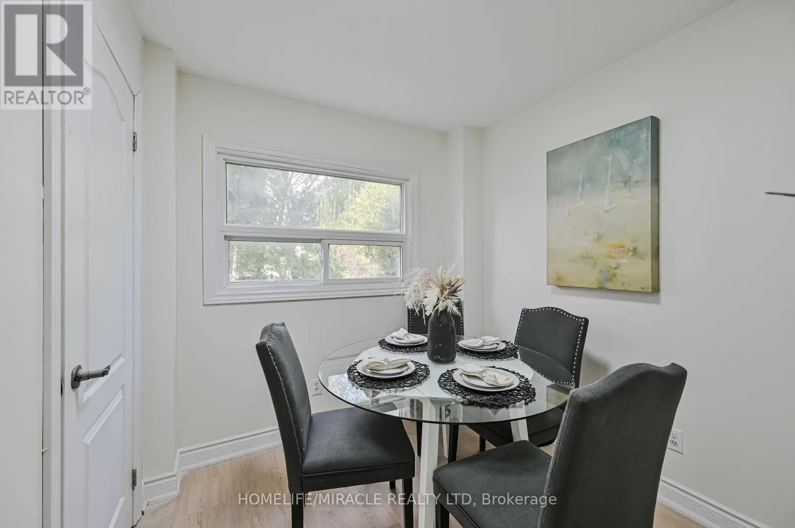 32 WOODSVIEW AVENUE