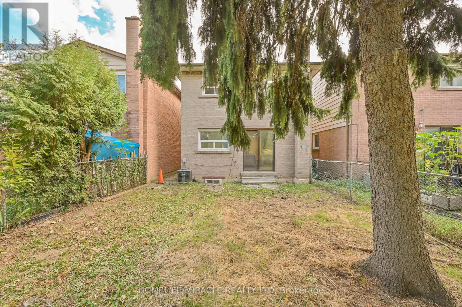 32 WOODSVIEW AVENUE