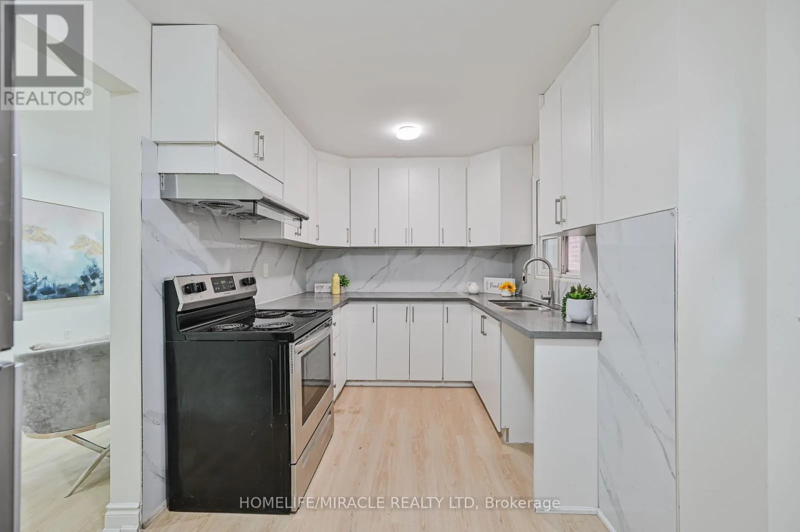 32 WOODSVIEW AVENUE