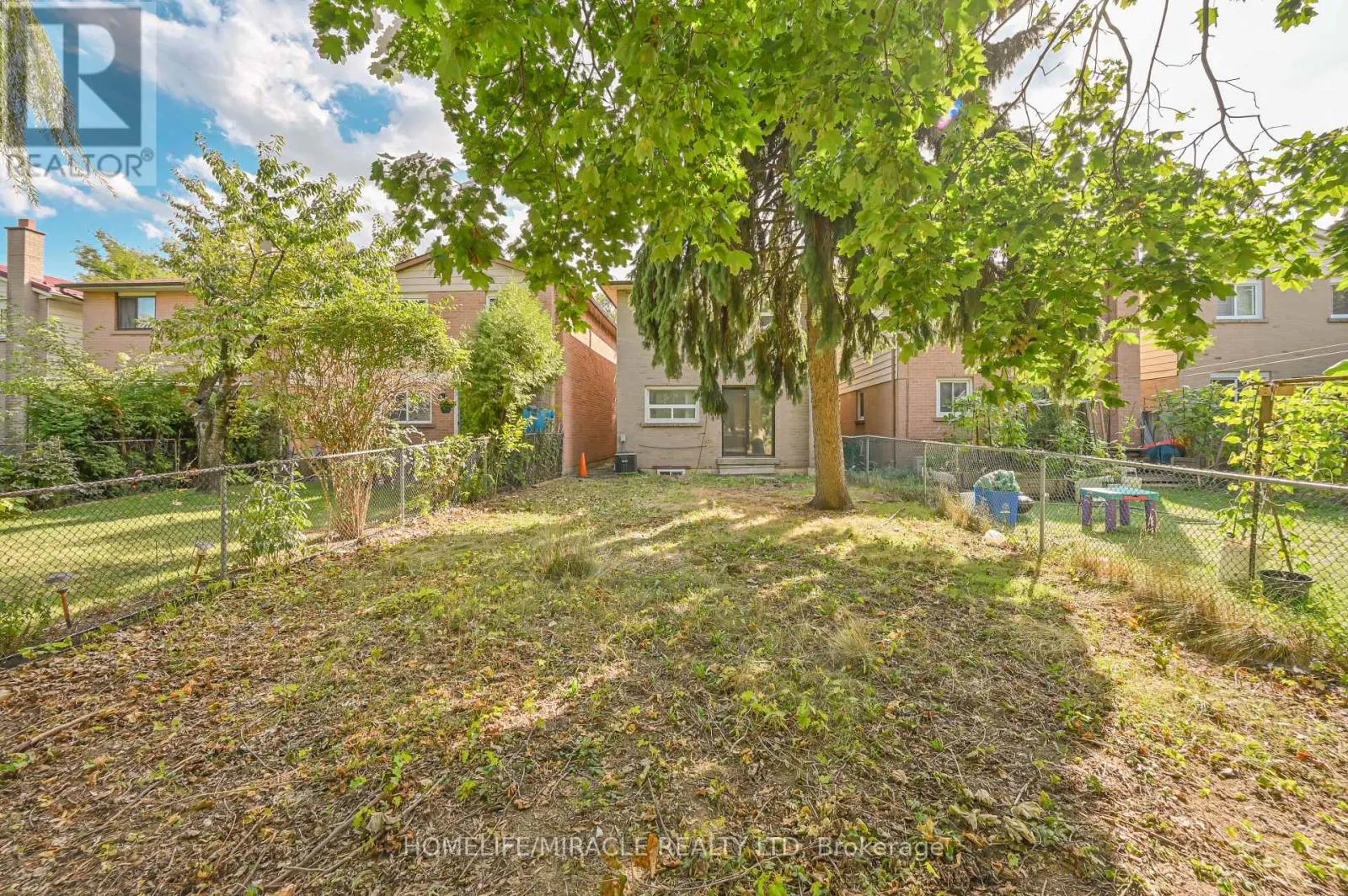 32 WOODSVIEW AVENUE