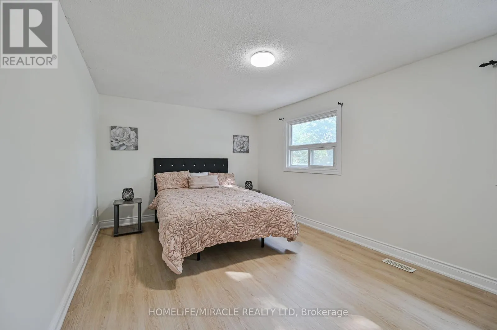 32 WOODSVIEW AVENUE