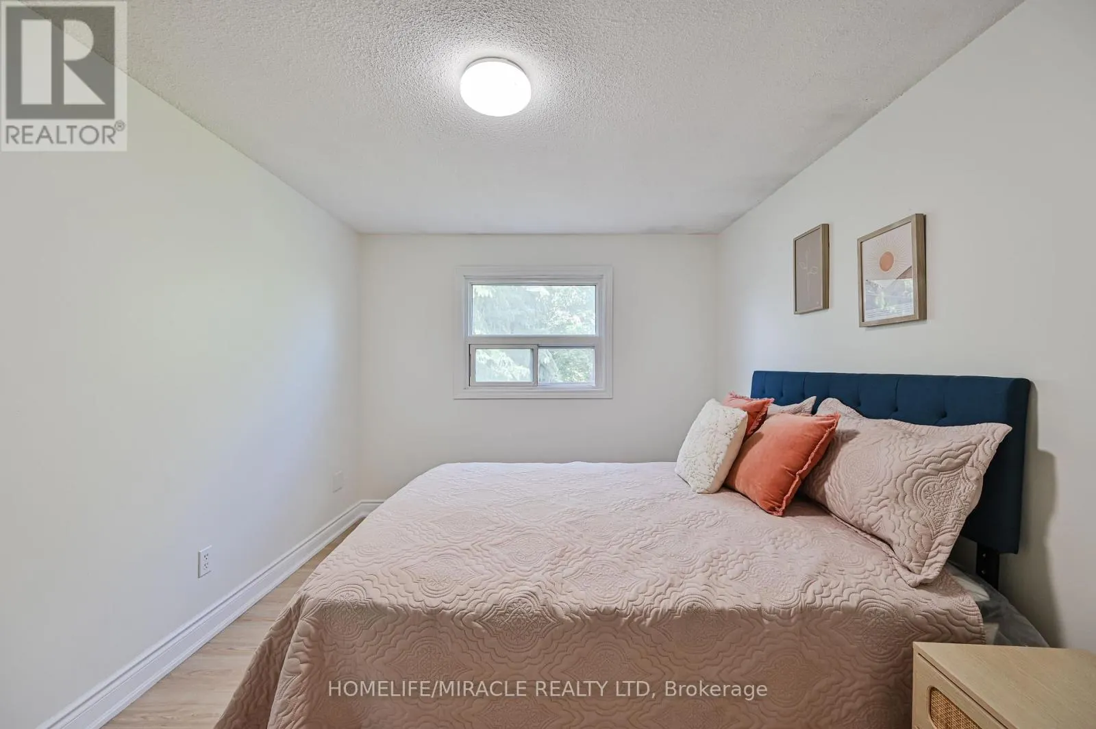 32 WOODSVIEW AVENUE