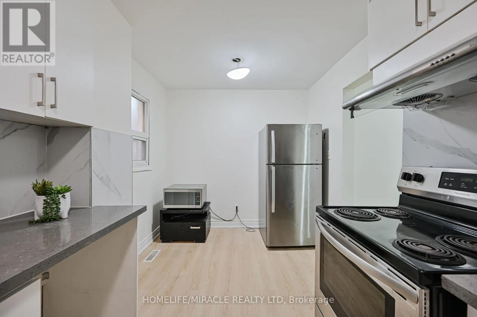 32 WOODSVIEW AVENUE