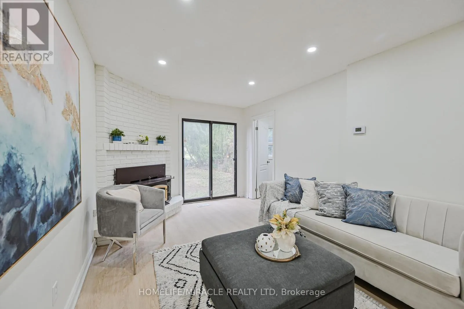 32 WOODSVIEW AVENUE