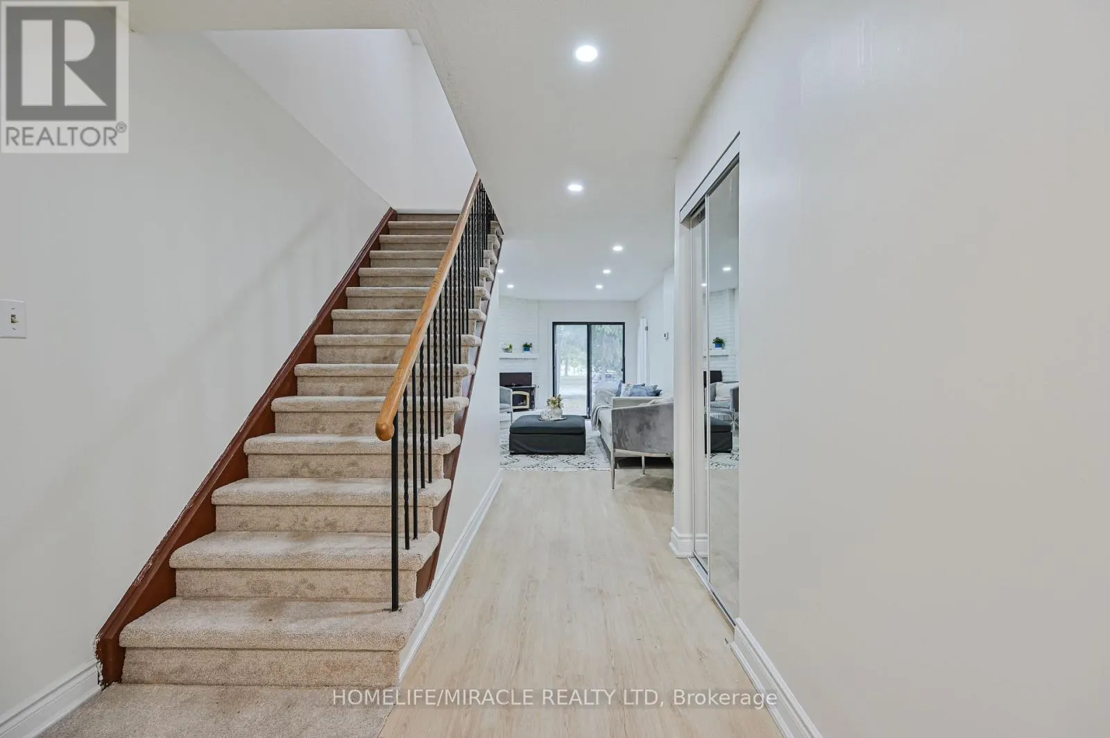 32 WOODSVIEW AVENUE