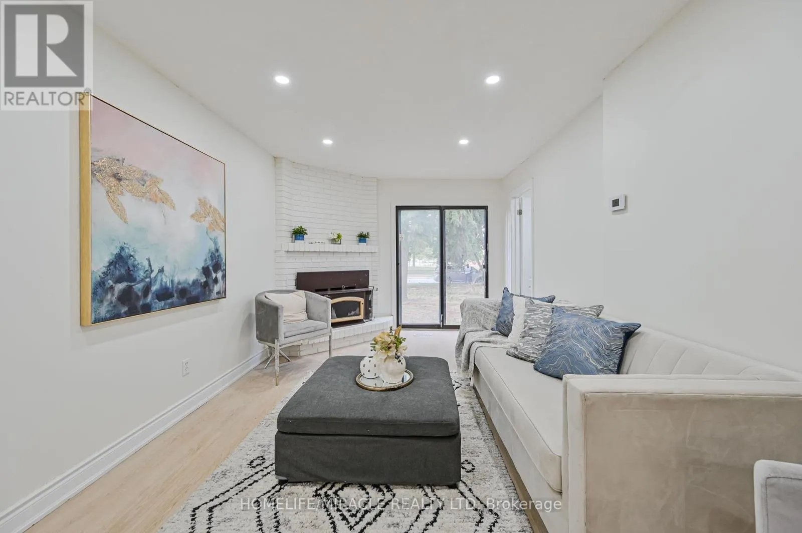 32 WOODSVIEW AVENUE