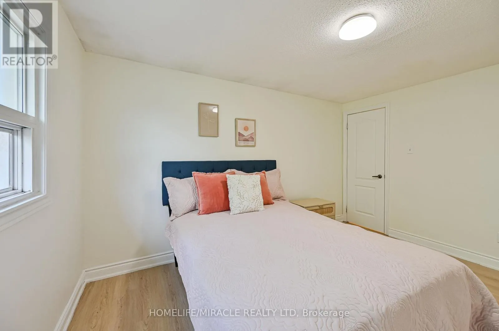 32 WOODSVIEW AVENUE
