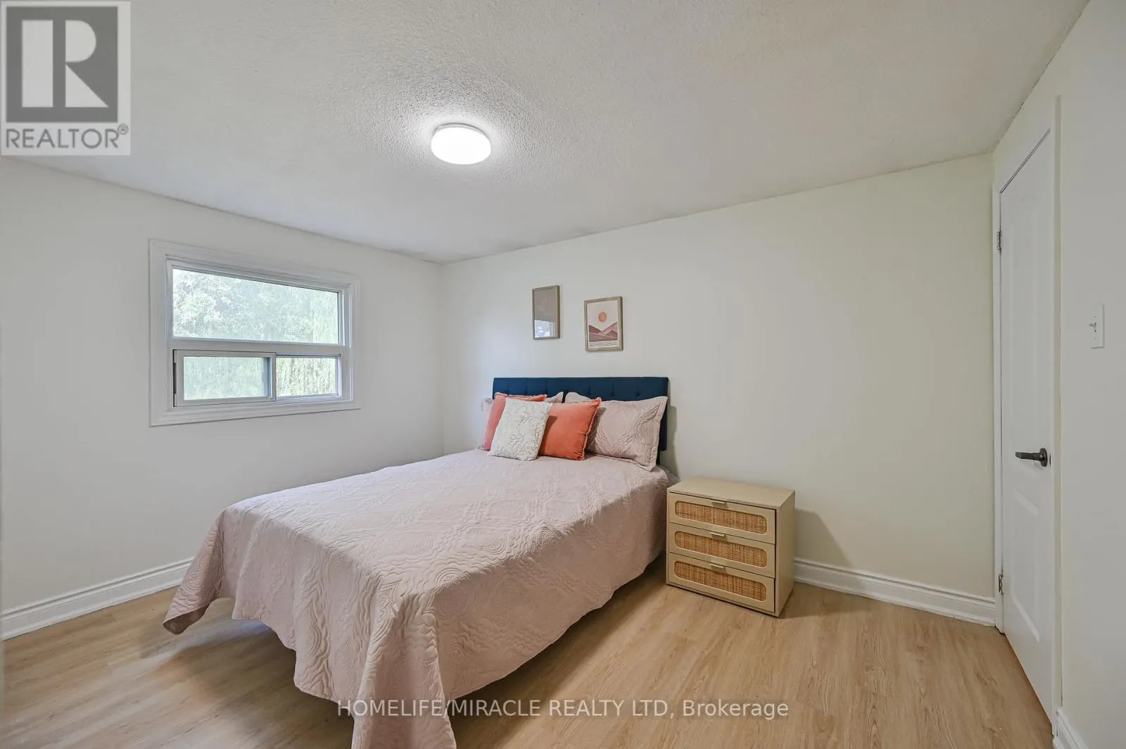 32 WOODSVIEW AVENUE